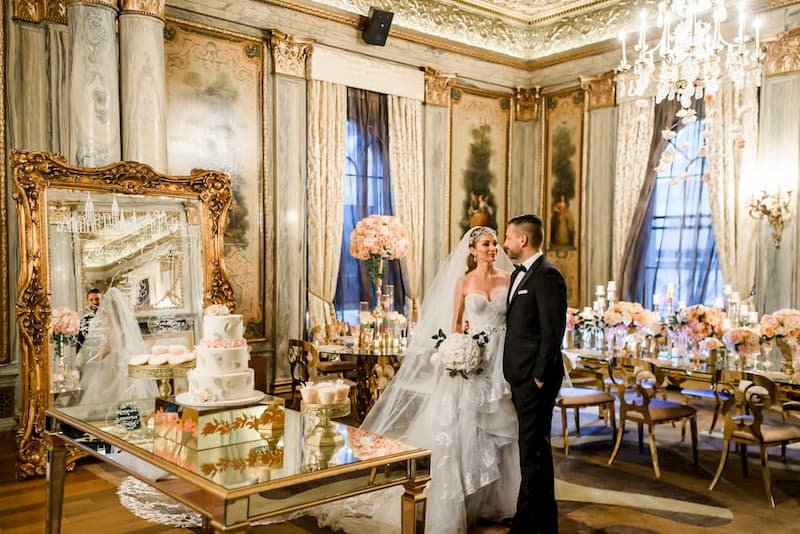 escort table and wedding cake in palace nyc 1